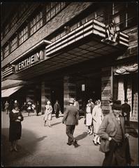 Entrance view of Warenhaus Wertheim department store in Breslau by Hermann Dernburg, 1929-1930