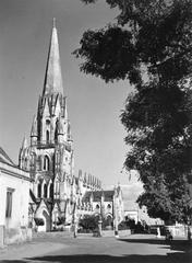Saint Thoms monument architecture in Madras, 1945 black and white photo
