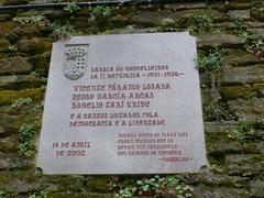 Commemorative plaque honoring councilors of the Second Spanish Republic from Sarria who were repressed