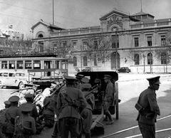 Historic photo of Tacna regiment troops attacking the University of Chile central house with cannons during Seguro Obrero massacre