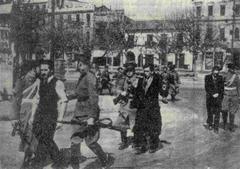 Historical black and white photo of Enrique Herreros and Etchegaray during the March to the Seguro Obrero