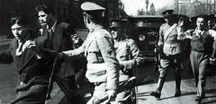 En Chile: Masacre del Seguro Obrero, 5 de Septiembre de 1938, nazis escoltados por policías.