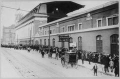 Crowds waiting in line to buy tickets at Shibe Park in Philadelphia in 1911