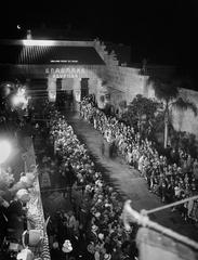 Large crowd outside Egyptian Theatre during Douglas Fairbanks and Mary Pickford visit premiere