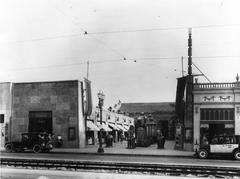 Grauman's Egyptian Theatre in Hollywood street view 1924