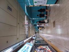 Jamsil Station platform of Seoul Subway Line 2