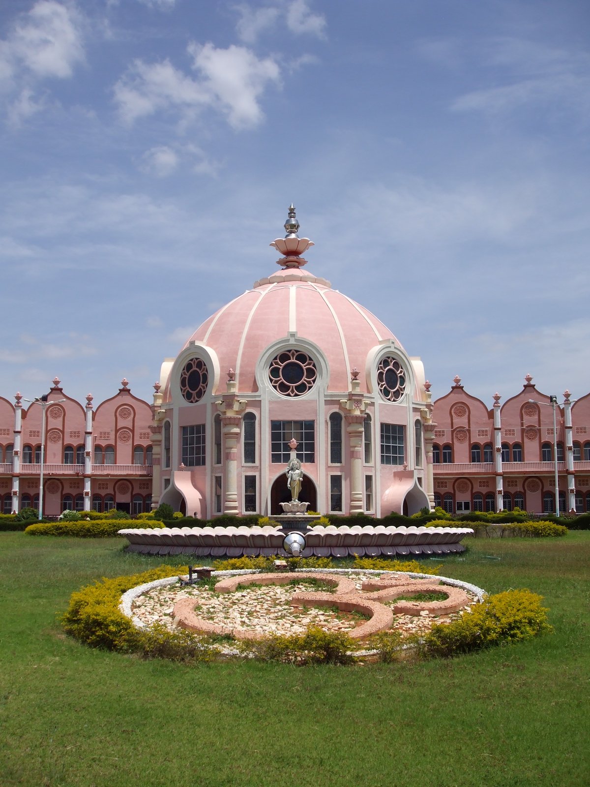 Sri Sathya Sai Super Speciality Hospital in Puttaparthi