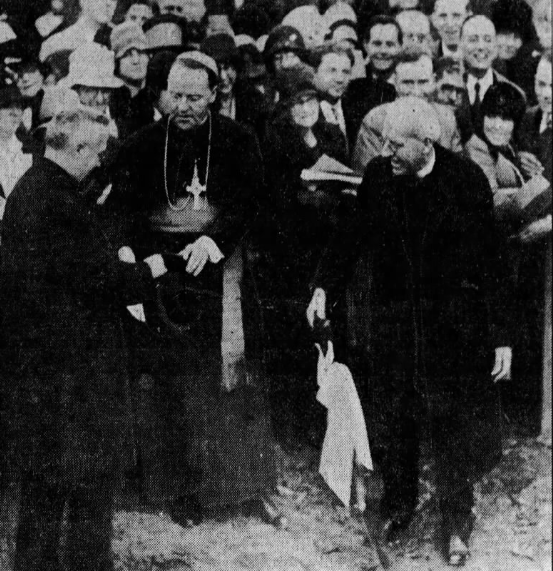 Les archevêques Curley et Keane lors de la cérémonie de pose de la première pierre du séminaire Sainte-Marie en 1927.