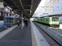 Platform of Houshutsu Station with overhead canopy and safety barriers