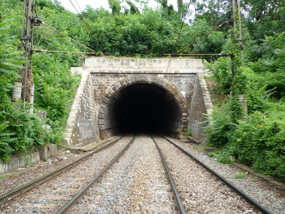 Southern entrance of railway tunnel between Budapest South and Kelenföld stations