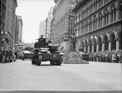 Australian Tank Corps parade placing a wreath on the Cenotaph at Martin Place