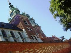 Kraków Wawel Castle with Vistula River and cityscape