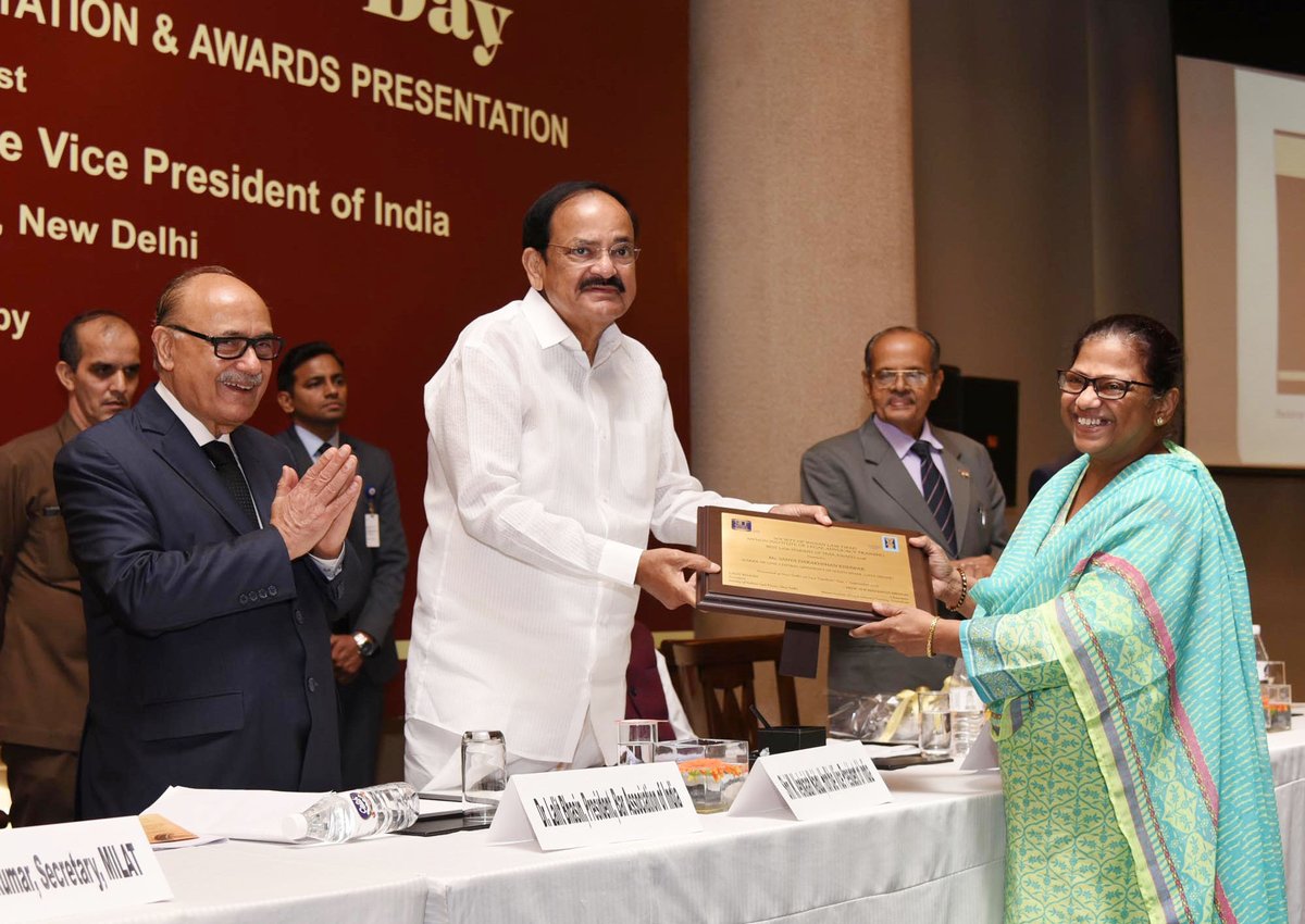 M. Venkaiah Naidu presenting Best Law Student Award 2018 to Ms. Bhargavi Kannan at Tamil Nadu Dr. Ambedkar Law University, Chennai