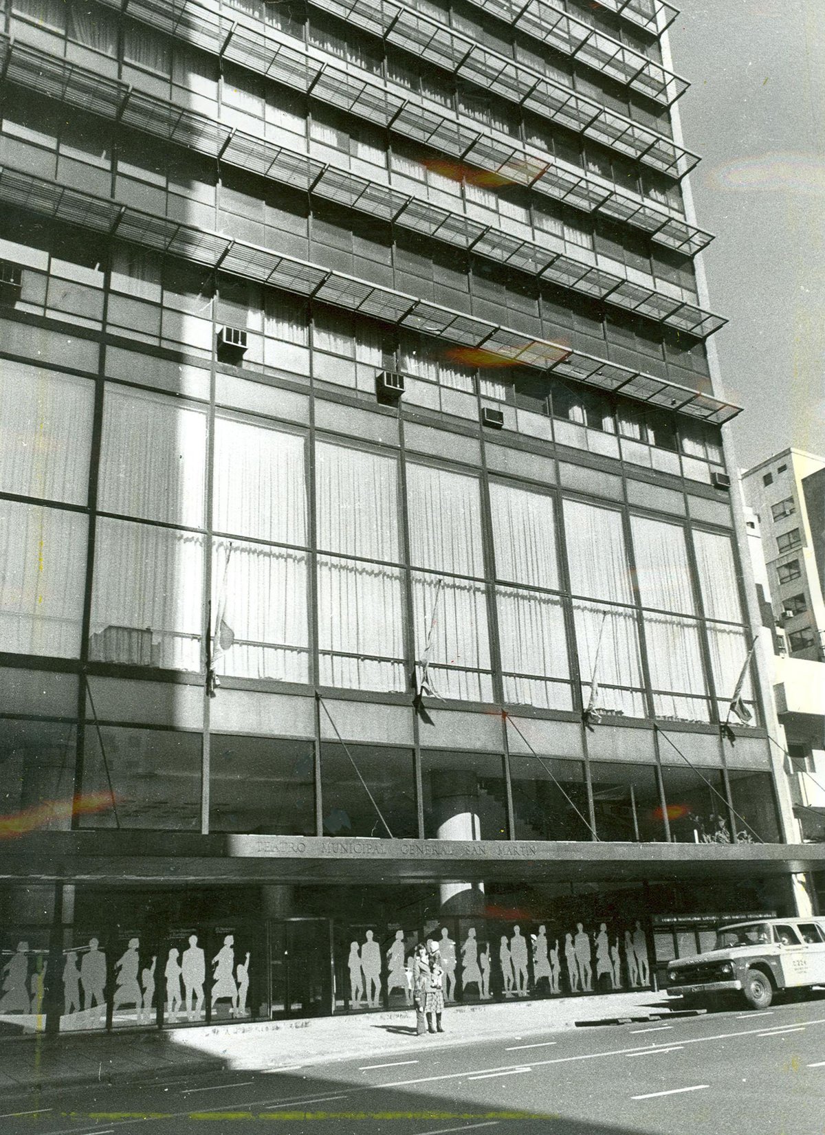 Front facade of Teatro Municipal General San Martín in 1980