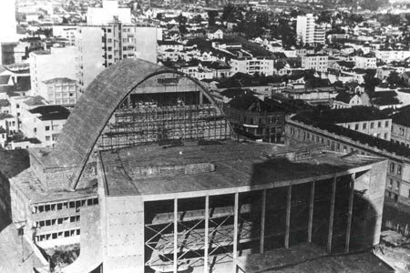 New Teatro Guaíra building under construction after demolition of original Theatro Guayra in 1937