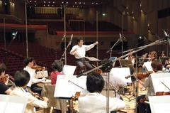 Keisuke Shinohara conducting orchestra in NHK Hall