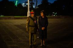 Deputy Secretary of State Kurt Campbell laying wreath at ceremony in Auckland on August 30, 2024