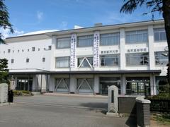 Tokyo City University Shiojiri High School building exterior with clear blue sky