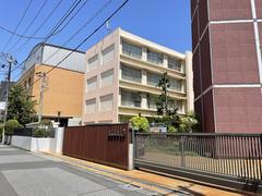 Tokyo Future University campus building with modern architecture