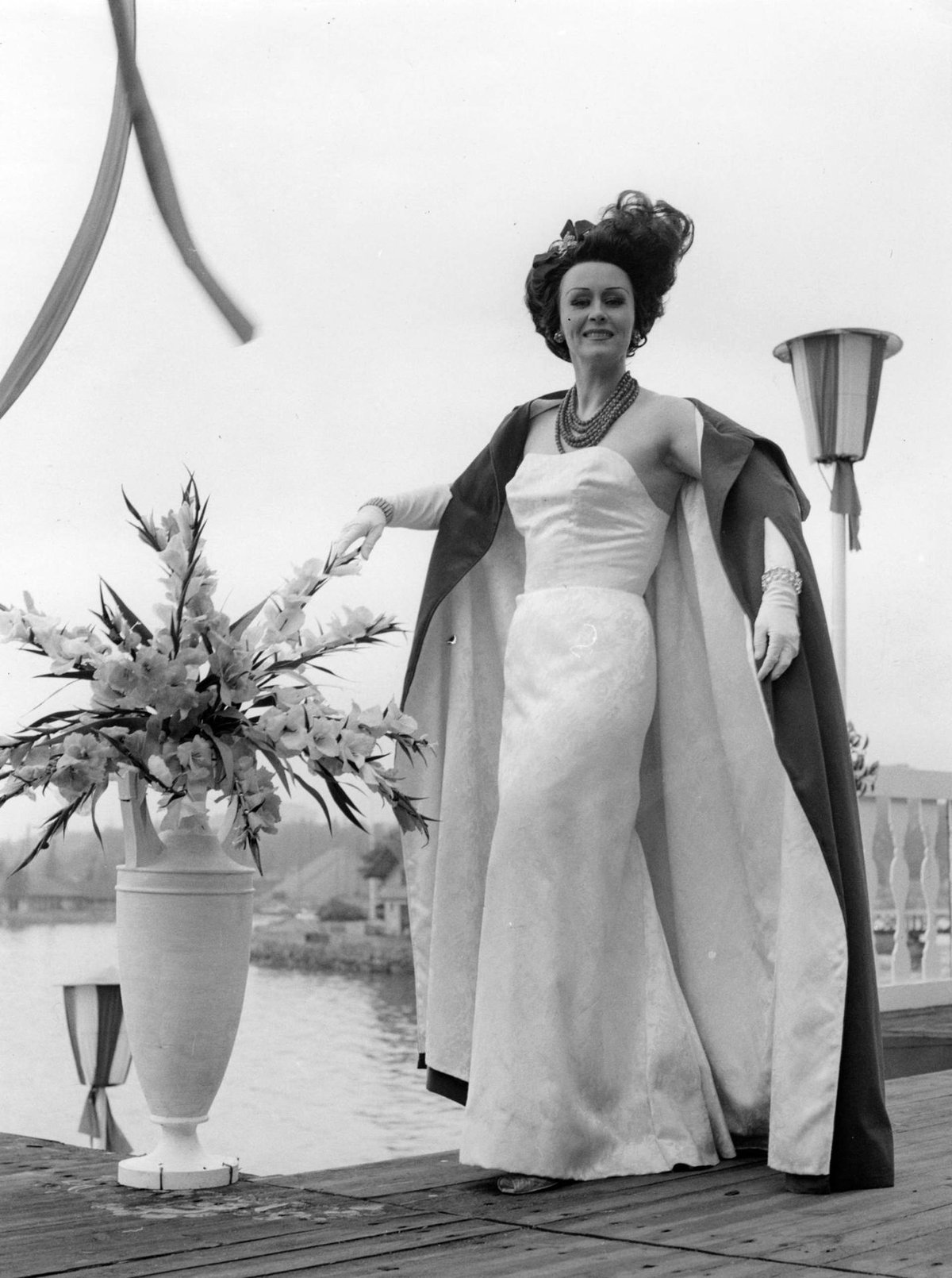 Finnish actress and vocalist Hilkka Kinnunen as Countess Mariza in Helsinki
