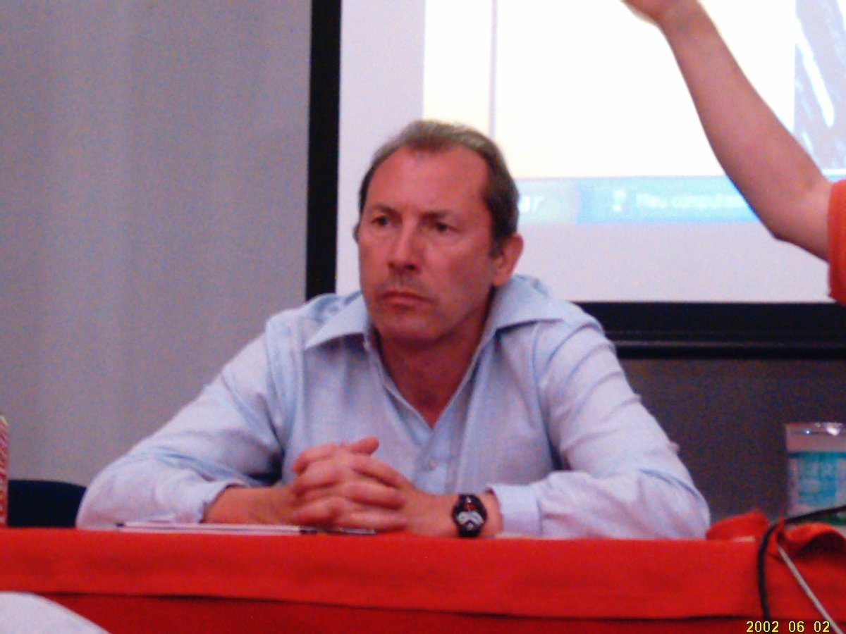 David Lloyd speaking at a lecture for students at Universidade Presbiteriana Mackenzie in Sao Paulo, Brazil