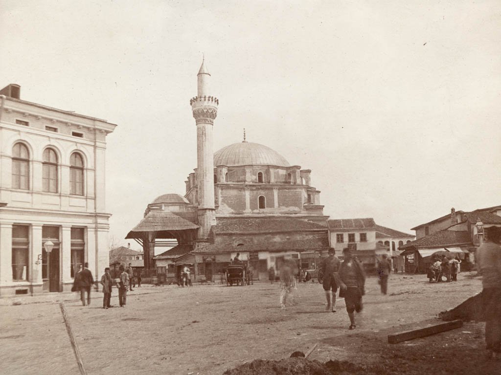 Banya Bashi Mosque with minaret in 1900