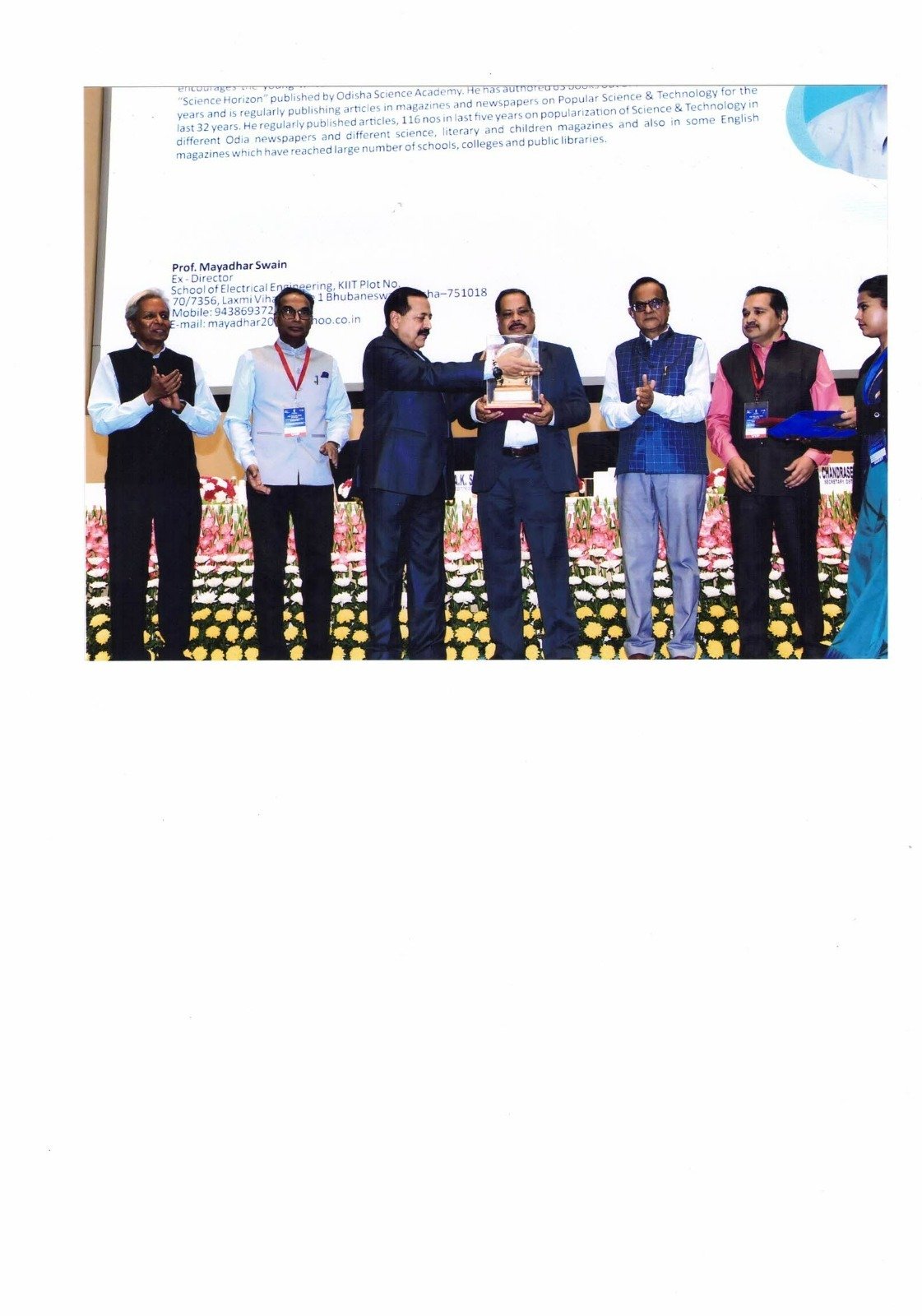 Prof. Mayadhar Swain receiving National Award 2022 for science popularisation at Vigyan Bhawan New Delhi