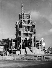 Construction phases of the National Flag Memorial in Rosario, Argentina showing scaffolding and architectural framework