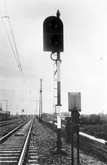 Automatic main signal and distant signal combination of the Dutch Railways at Laan van N.O. Indië in The Hague
