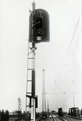 Back view of an automatic main signal with distant signal light combination of the NS at Laan van N.O. Indië in The Hague