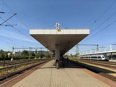 Budapest Kelenföld railway station platforms and tracks under a cloudy sky