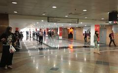 Widened corridor in KL Sentral station connecting transit concourse to KLIA Ekspres arrival hall