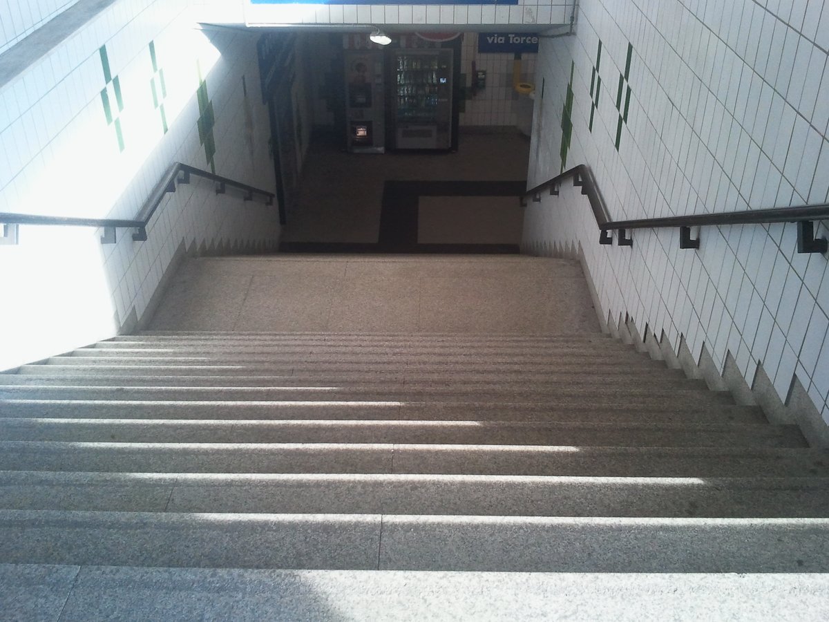 Staircase from platform 1 to the underpass at Milano Greco Pirelli station