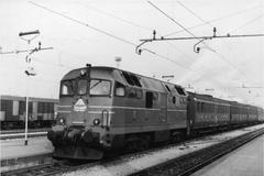 Prototype locomotive D.342.4001 by Ansaldo in 1958 departing Rimini with direct train to Florence via Ravenna