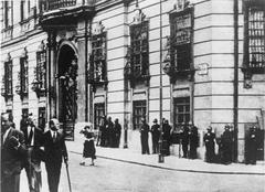 Austrian Federal Chancellery surrounded by police during the July 1934 coup