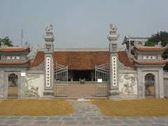 Gate of Dinh Bang communal house in Vietnam