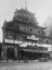 Café-concert Bataclan facade on 50 boulevard Voltaire, Paris, showing the venue in 1920 during the opérette gaie Titin