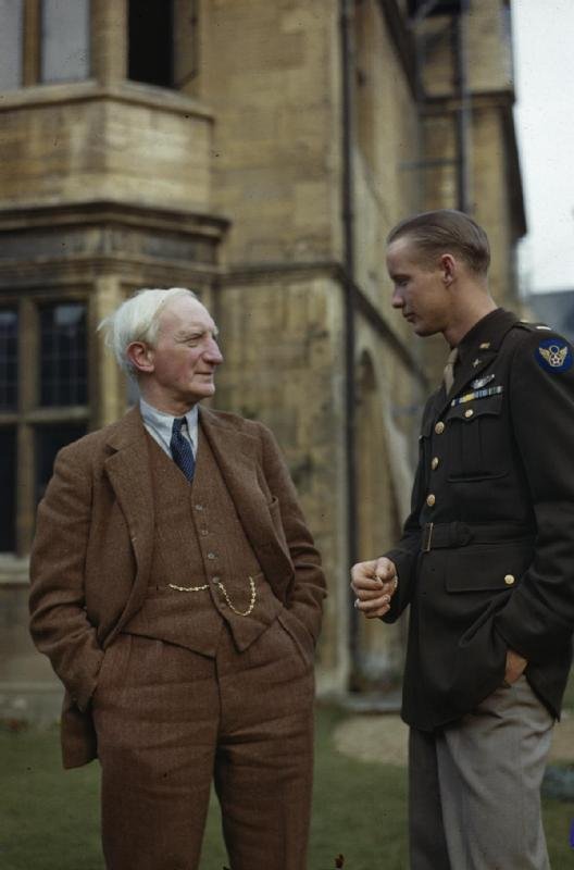 Lieutenant James F Gaylor of 8th US Army Air Force talking to Sir William Beveridge at University College Oxford during WWII