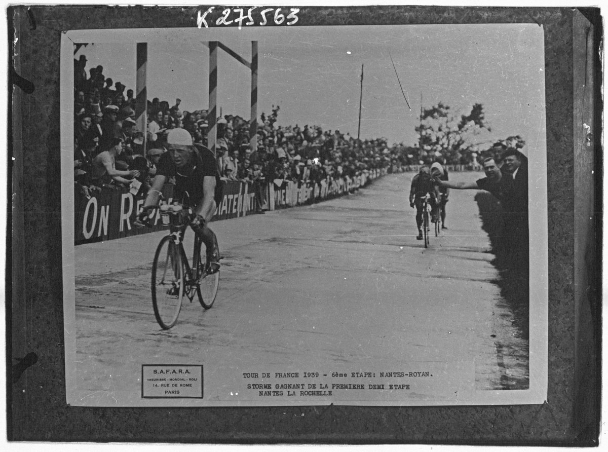 Cyclists racing during the 6th stage of the 1939 Tour de France from Nantes to La Rochelle and La Rochelle to Royan