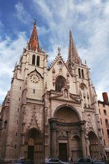 Façade de l'église Saint-Nizier à Lyon en France, vue architecturale détaillée