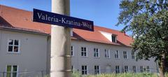 Street view of Valeria-Kratina-Weg in Dresden with residential buildings and pavement