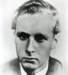 Portrait of Leo Frijda member of armed resistance group CS-6 during WWII
