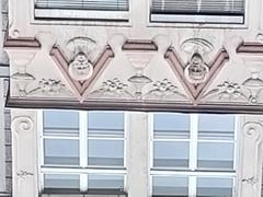 Detailed view of the bay window at Mayer´sche Hofkunstanstalt, Seidlstr. 25, Munich
