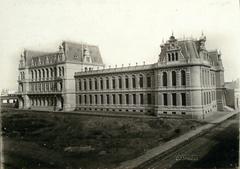 Palacio Pizzurno under construction in Buenos Aires around 1890