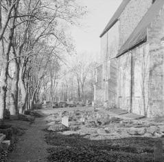 Southern exterior view of Gamla Uppsala Church with surrounding environment