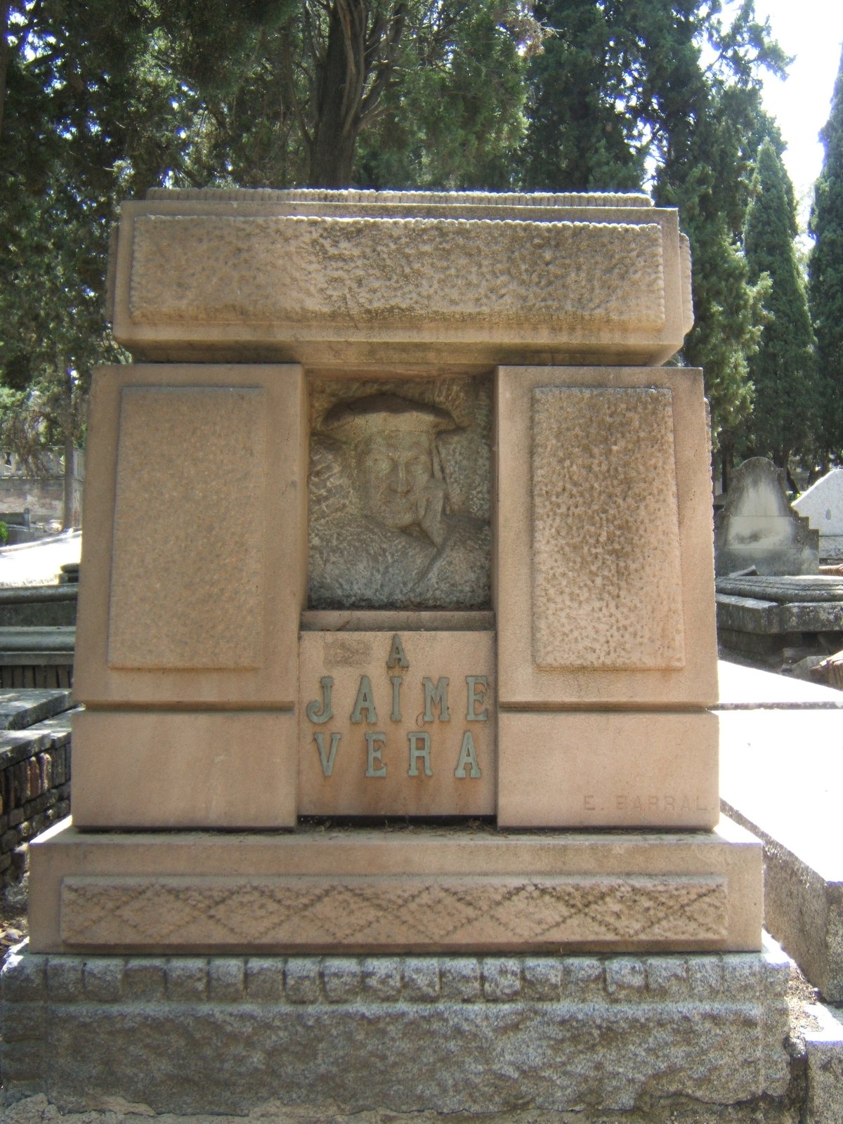 Sculpture detail on the tomb of Jaime Vera in Madrid's Civil cemetery by Emiliano Barral, 1929