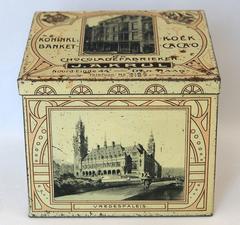 Metal box from Chocolade Fabriek JA Krul related to Het Vredespaleis in Den Haag