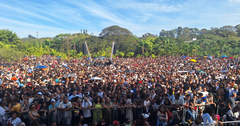 Marisa Monte performing at the 90th anniversary celebration of the University of São Paulo (USP)