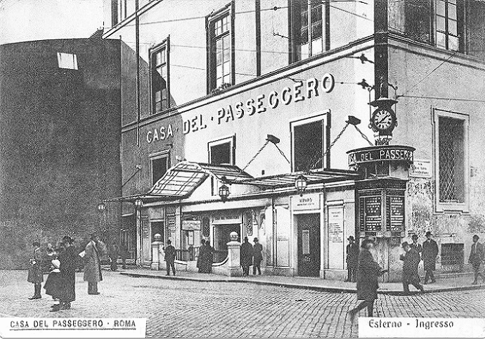 Vintage postcard of Casa del Passeggero with a round classroom on left side of Diocletian's Baths fence in 1920s
