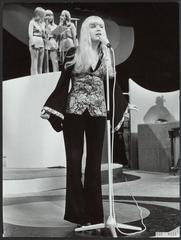 Black and white photo of Karin Stigmark rehearsing for Singing Europe 1969 in Scheveningen
